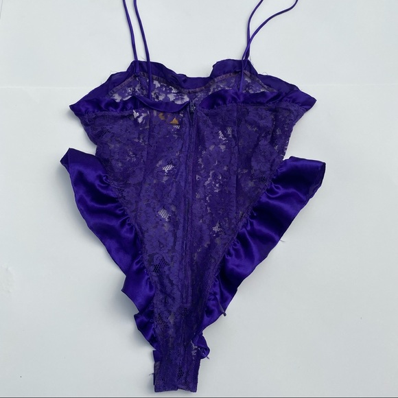 Vintage gold tag Victoria’s Secret singlet - Picture 3 of 5